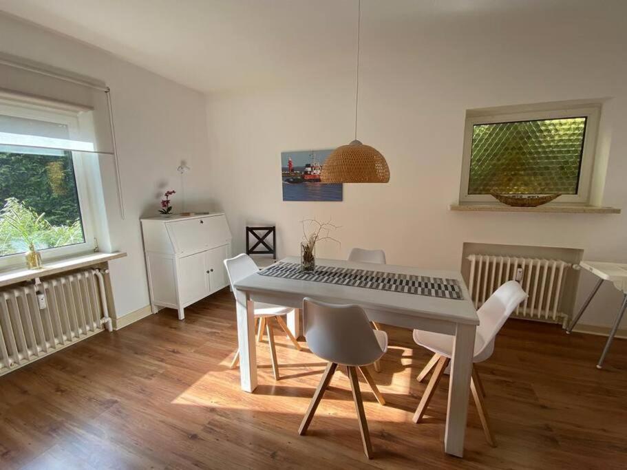 Feddersen Living Grosse Ferienwohnung - Garten - Terrasse - Smart Tv - Netflix برونسبوتل المظهر الخارجي الصورة