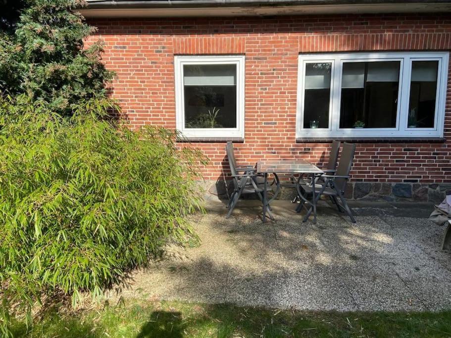 Feddersen Living Grosse Ferienwohnung - Garten - Terrasse - Smart Tv - Netflix برونسبوتل المظهر الخارجي الصورة