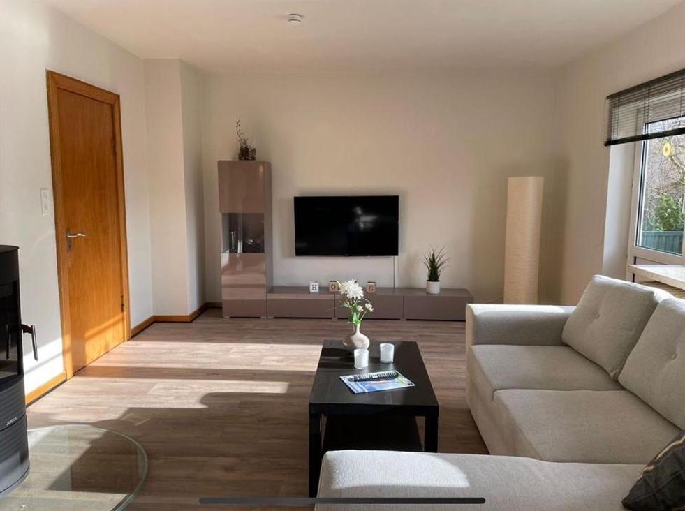 Feddersen Living Grosse Ferienwohnung - Garten - Terrasse - Smart Tv - Netflix برونسبوتل المظهر الخارجي الصورة